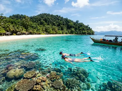 Turquoise snorkelling waters at Tunku Abdul Rahman Marine Park Kota Kinabalu