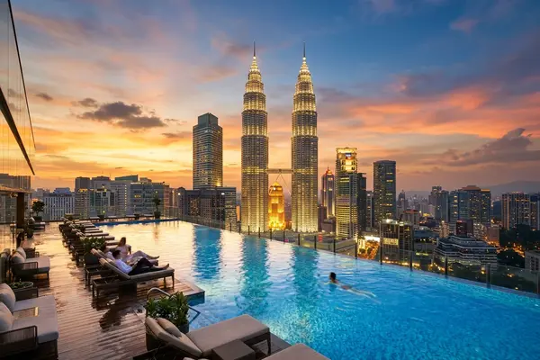 Mandarin Oriental Kuala Lumpur luxury hotel infinity pool overlooking KLCC park and Petronas Towers